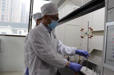 中共邵陽市委統(tǒng)戰(zhàn)部-本網(wǎng)要聞-【學(xué)民企榜樣 聚邵商力量 做時代貢獻(xiàn)】技術(shù)創(chuàng)新引領(lǐng)企業(yè)前行路--記湖南省天香生物科技有限責(zé)任公司董事長黃名勇